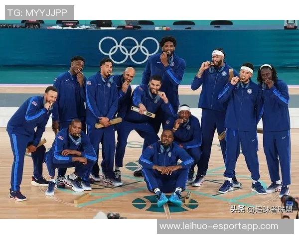 美媒分享库里一家六口温馨聚餐瞬间时光荏苒令人感慨不已